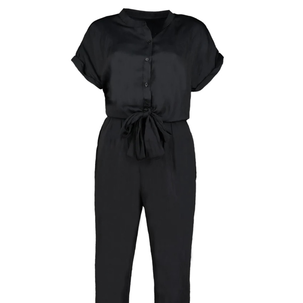 So classic. Fits great and is a staple like the LBD. New with tags